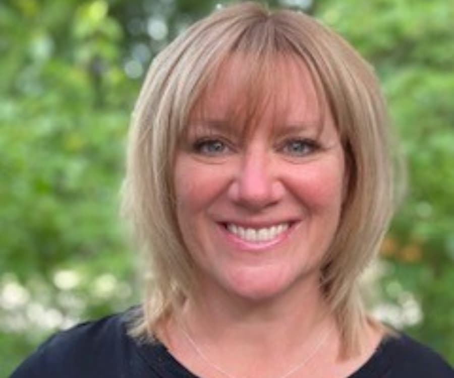 Portrait of Karen Paquette.